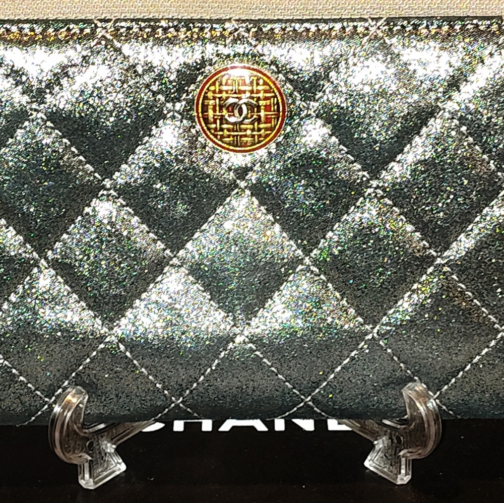 EUC Chanel Iridescent Calfskin Quilted Tartan Button Zip Around Long Wallet - Picture 9 of 16